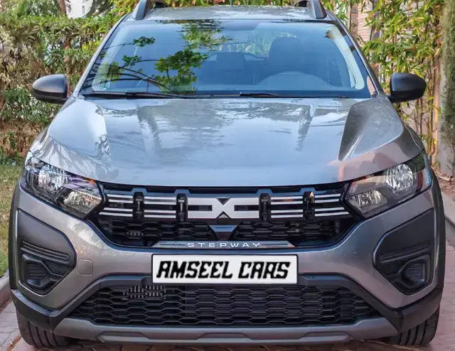 Stepway location voiture Agadir (SUV compact) | Crossover polyvalent et confortable, la Dacia Sandero Stepway TCe 90 X-Tronic off… Dacia Sandero Stepway 2025 (SUV compact), vue avant · Agadir, Maroc · AmseelCars