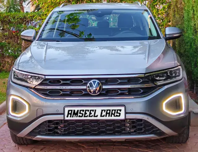 T-Roc location voiture Agadir (premium) | Compact et technologique, le Volkswagen T-Roc 2024 en 1.5 TSI 150 ch (boîte manue… Volkswagen T-Roc 1.5 TSI 150 BVM6 2024 (premium), vue avant · Agadir, Maroc · AmseelCars