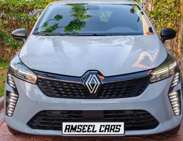 Clio 5 location voiture Agadir (SUV) | SUV familial moderne, le Clio 5 1.5 Blue dCi 100 ch avec boîte automatique DCT à … Renault Clio 5 2024 (SUV), vue avant · Agadir, Maroc · AmseelCars